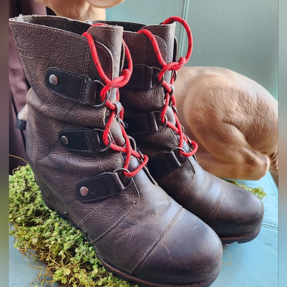 SOREL Joan Of Artic Brown Leather Lace Up Winter Weather Wedge Snow Boots 9 EUC - Picture 11 of 16